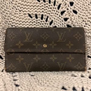 Authentic Louis Vuitton Sarah tri-fold Wallet